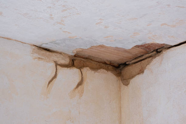 Water damage restoration process in Eastpoint, FL